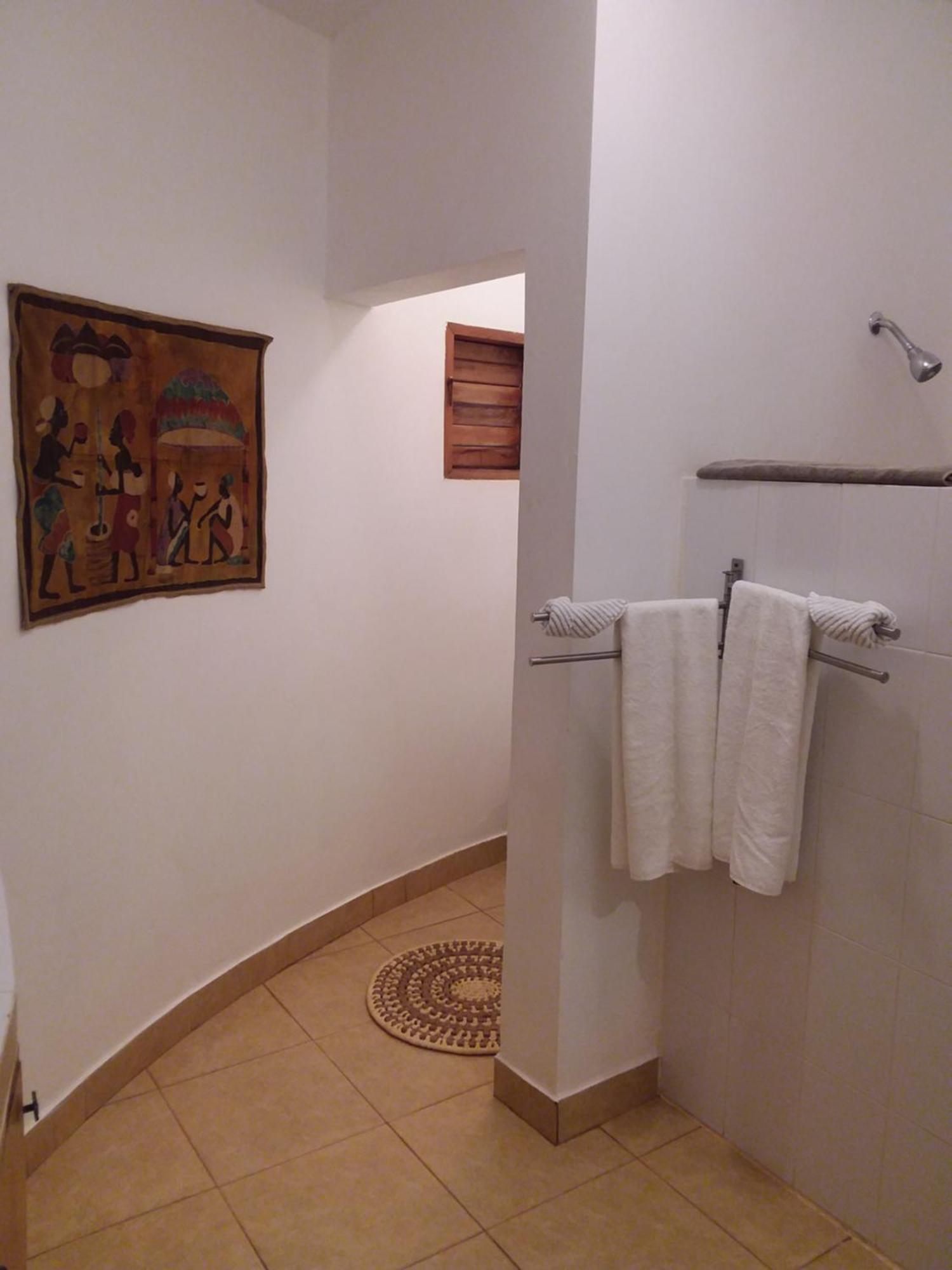KuDehya Guesthouse Treasure Beach Eksteriør billede