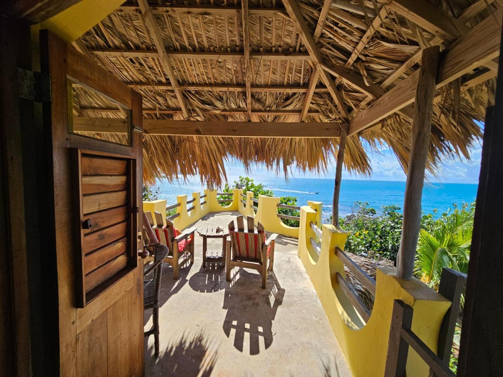 KuDehya Guesthouse Treasure Beach Eksteriør billede