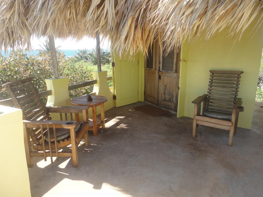 KuDehya Guesthouse Treasure Beach Værelse billede
