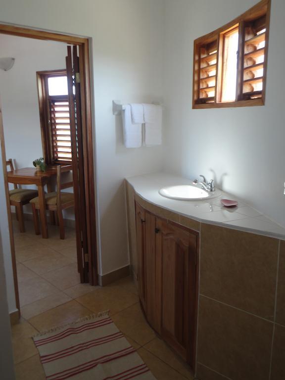KuDehya Guesthouse Treasure Beach Værelse billede