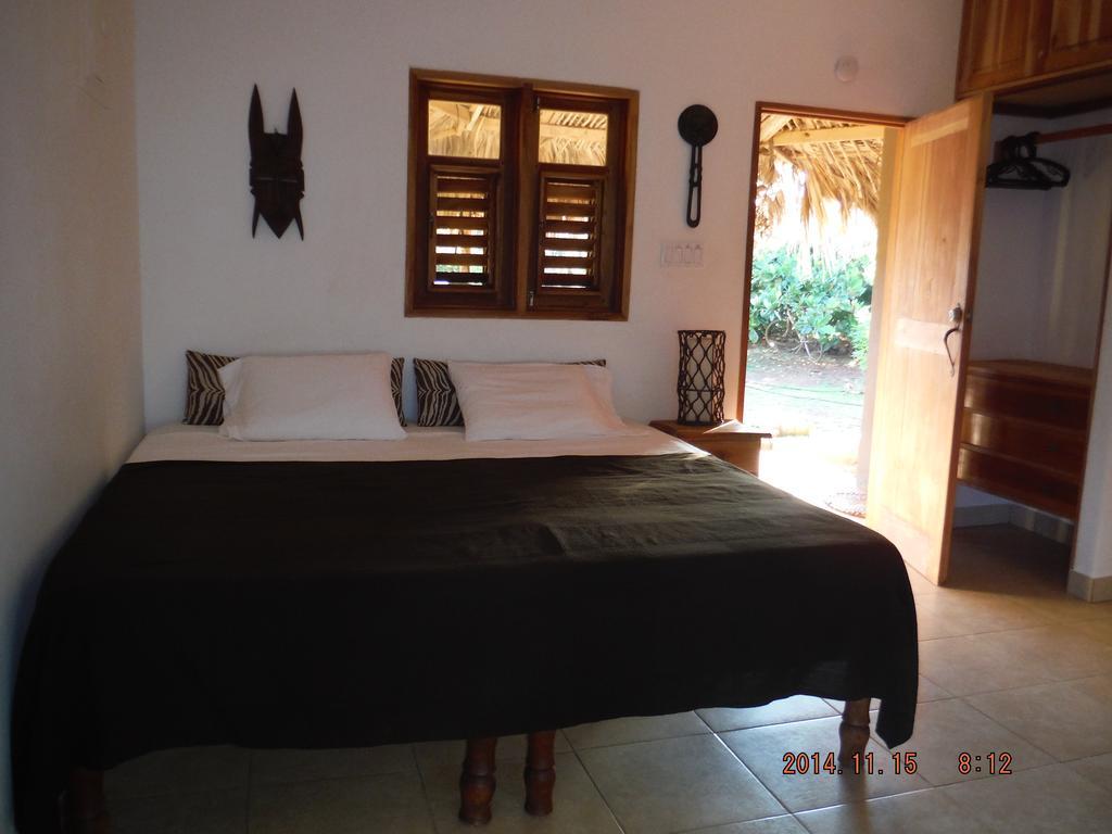 KuDehya Guesthouse Treasure Beach Eksteriør billede