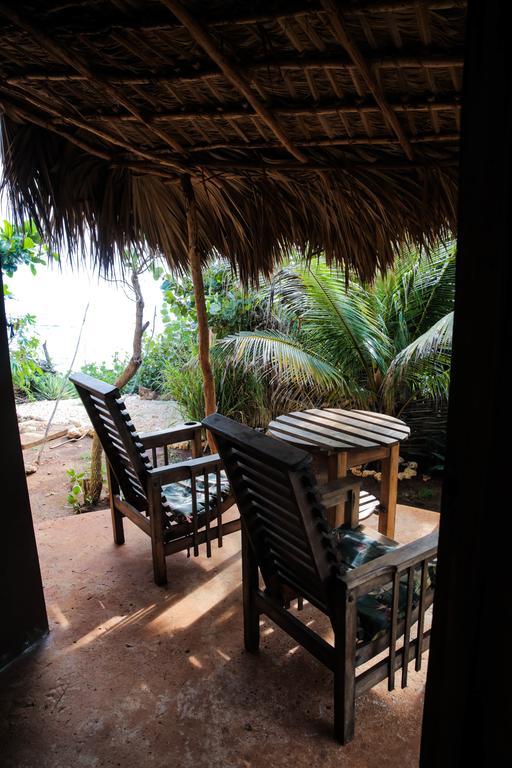 KuDehya Guesthouse Treasure Beach Eksteriør billede