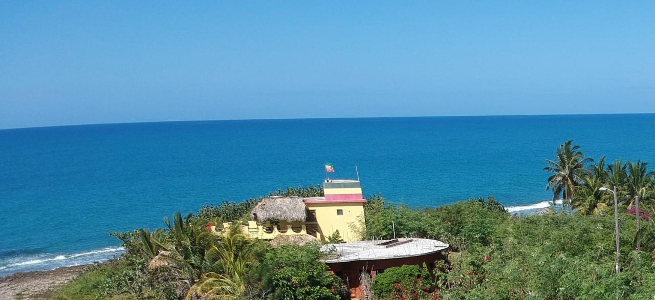 KuDehya Guesthouse Treasure Beach Eksteriør billede